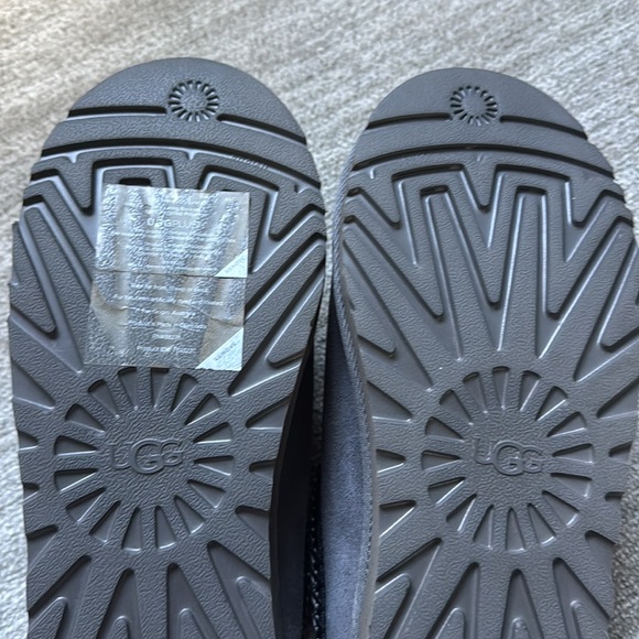 Men’s Tasman UGG Slippers in Dark Grey Size 11 - Picture 2 of 4